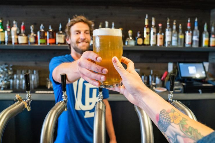 Nielsen: потребители уже не хотят просто пить пиво в баре