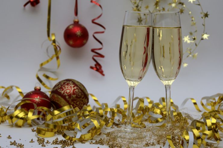 В России предлагают разрешить продажу шампанского в новогоднюю ночь